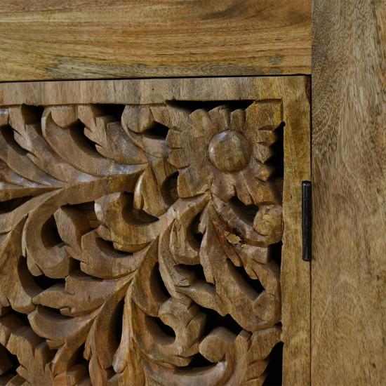 دولاب تخزين خشب طبيعي بتصميم محفر