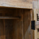 دولاب تخزين خشب طبيعي بتصميم محفر