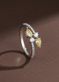 خاتم فضة مطلي بالذهب الأبيض مرصعة بحجر الزركون الأبيض والأصفر خاتم فضة مطلي بالذهب الأبيض مرصعة بحجر الزركون الأبيض والأصفر
